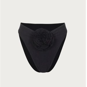 SAME Rose High Rise Bottom (Faux Suede Black/Black)
MEDIUM
